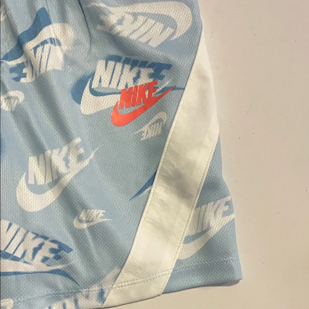 NEW! NIKE 2-PIECE T-SHIRT AND NIKE LOGO SHORTS SET. SIZE 6. BOYS. - Picture 4 of 9